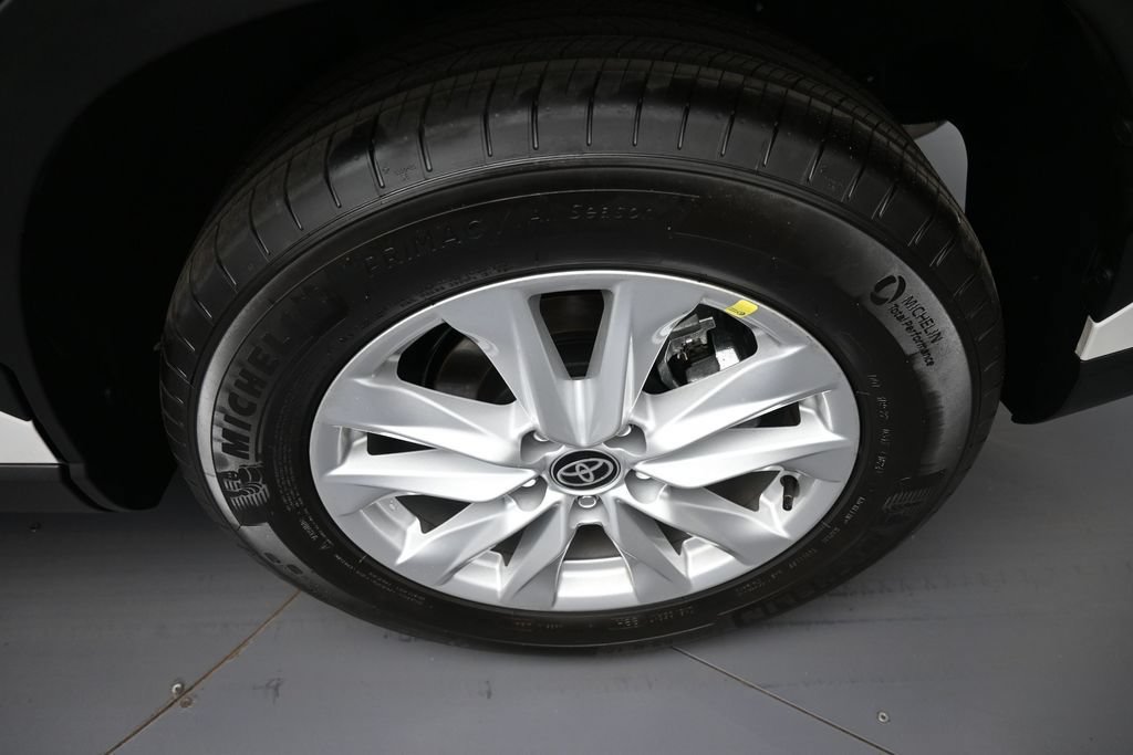 Certified 2024 Toyota Corolla Cross LE AWD/4WD image 15