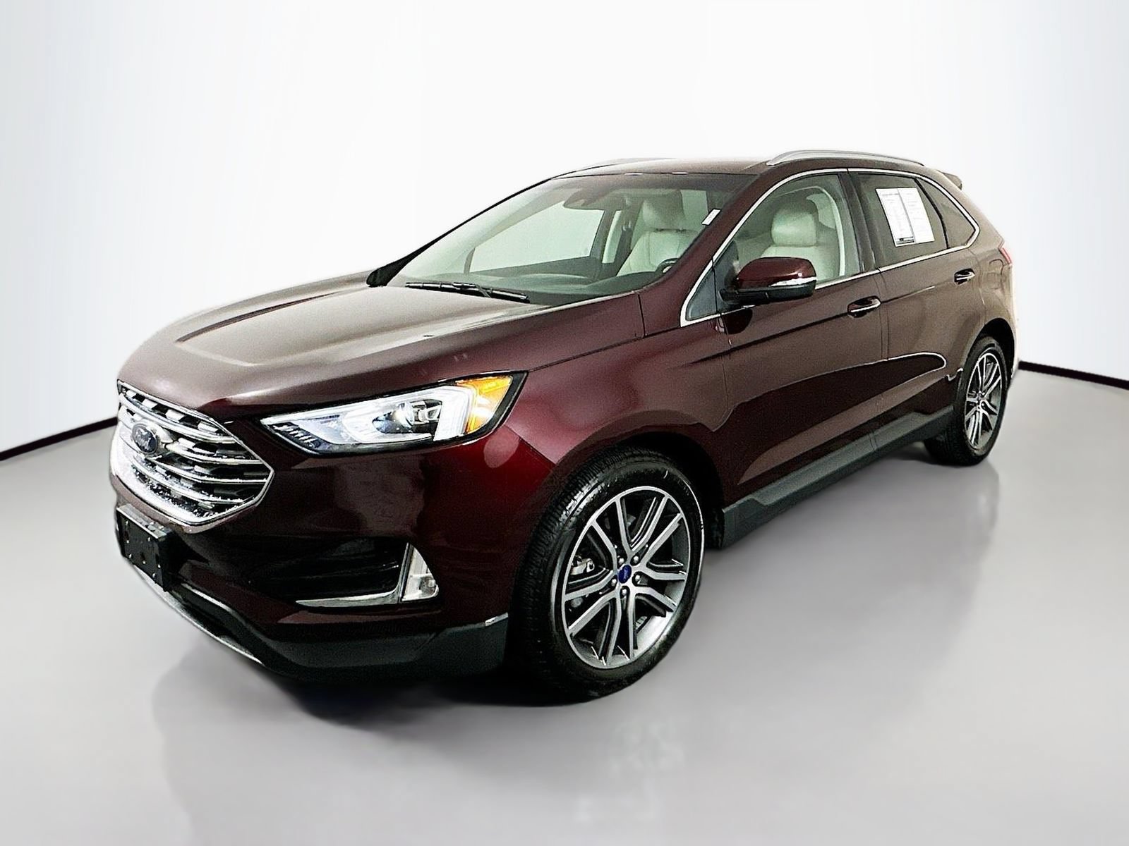 Used 2019 Ford Edge Titanium w/ Cold Weather Package AWD/4WD image 3