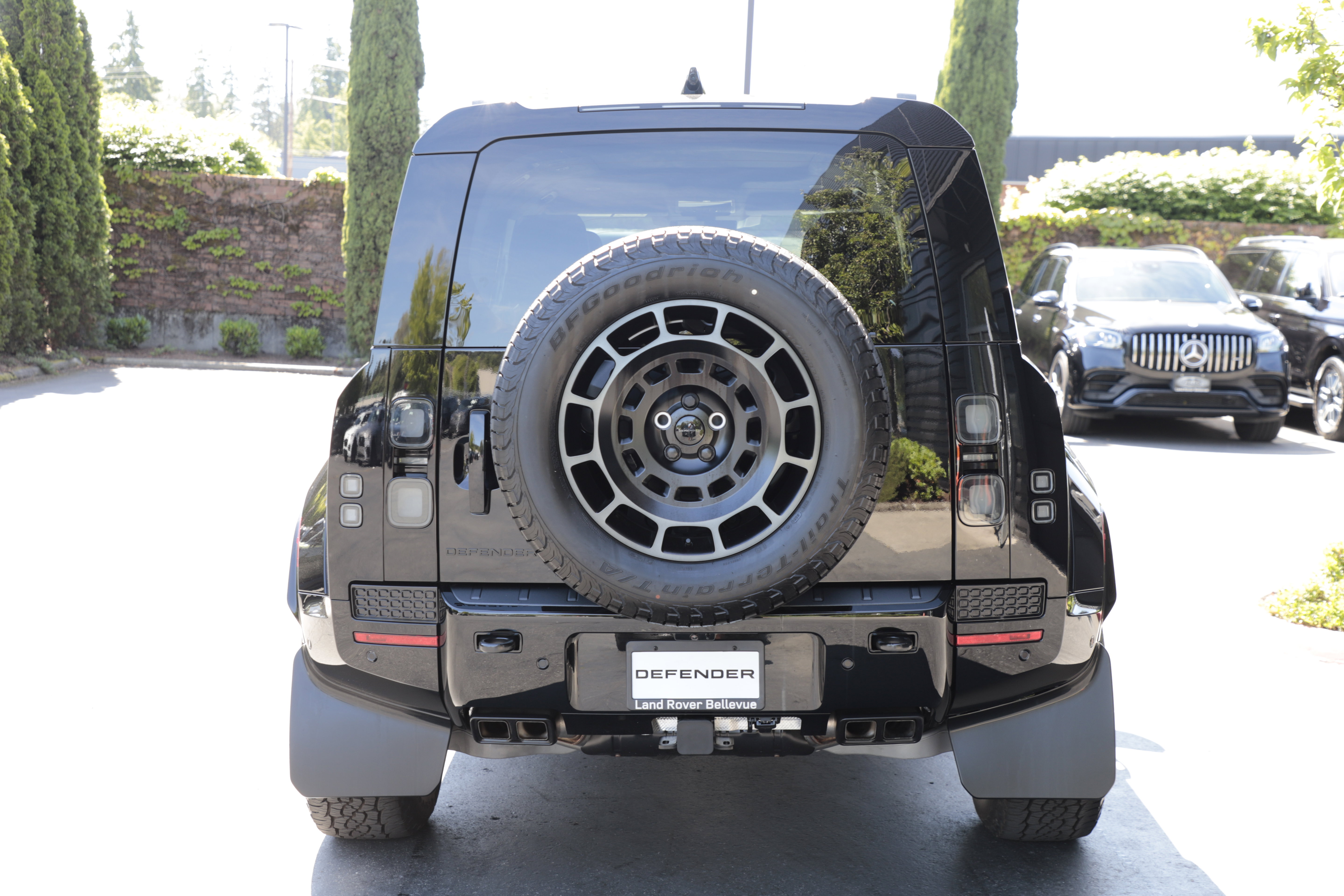 New 2026 Land Rover Defender 110 OCTA AWD/4WD image 5