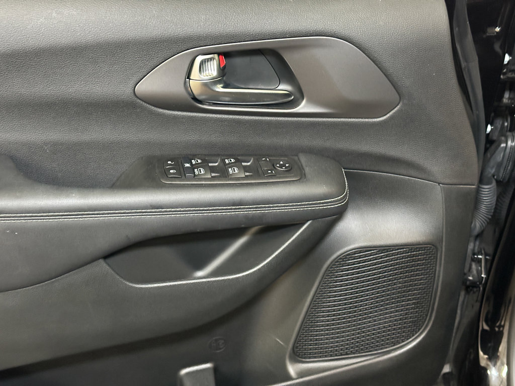 New 2026 Chrysler Voyager LX FWD image 20