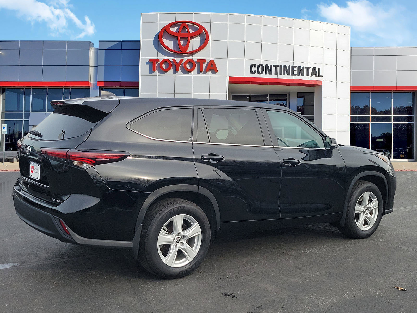 Certified 2024 Toyota Highlander LE image 5