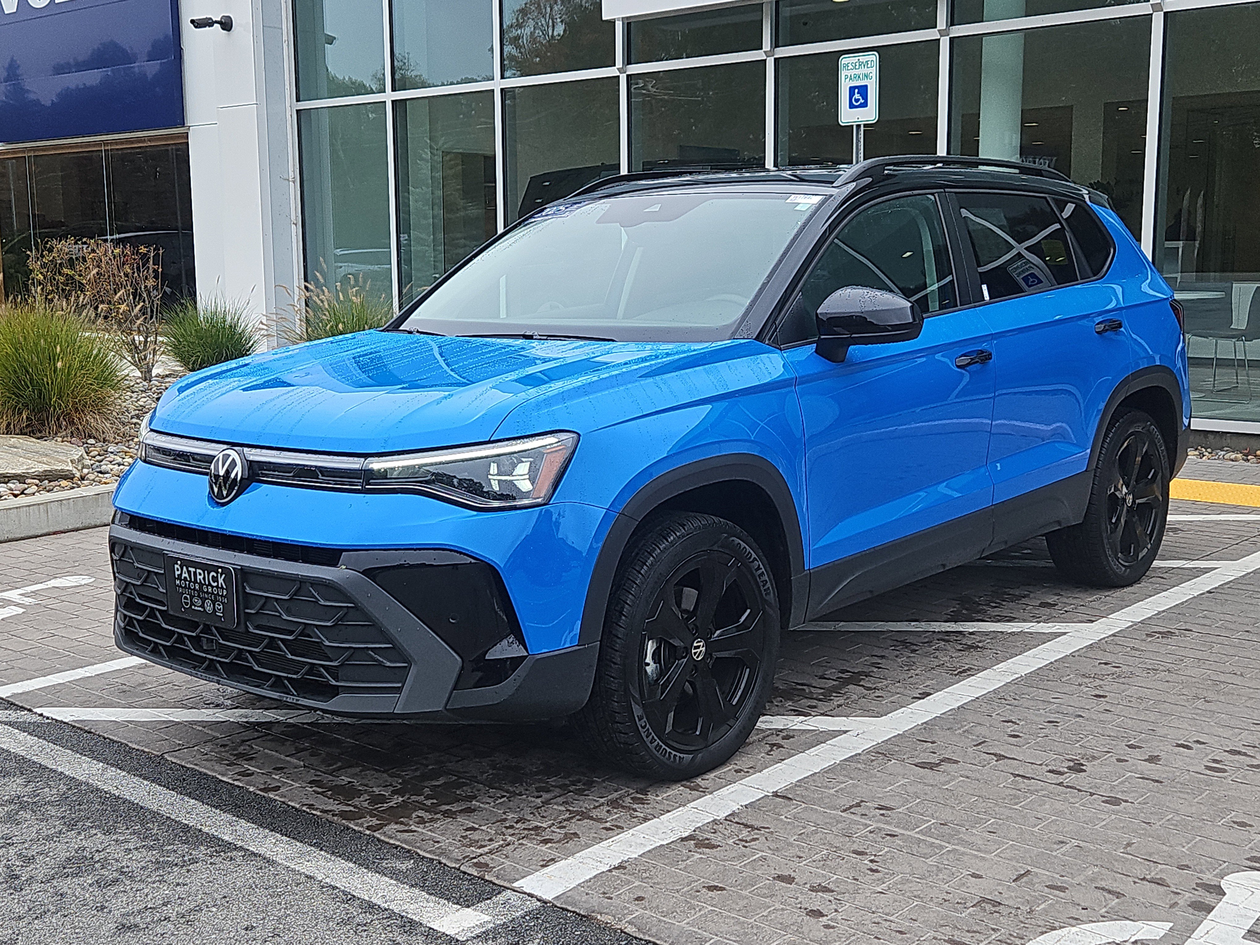 Certified 2025 Volkswagen Taos SE image 24