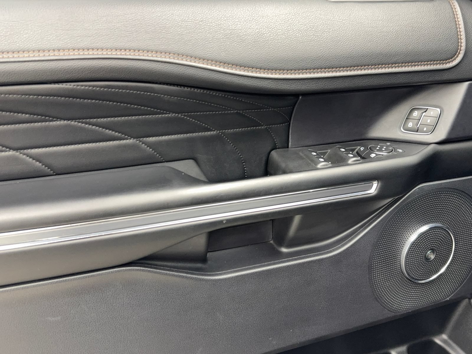 Used 2019 Ford Expedition Platinum RWD image 36
