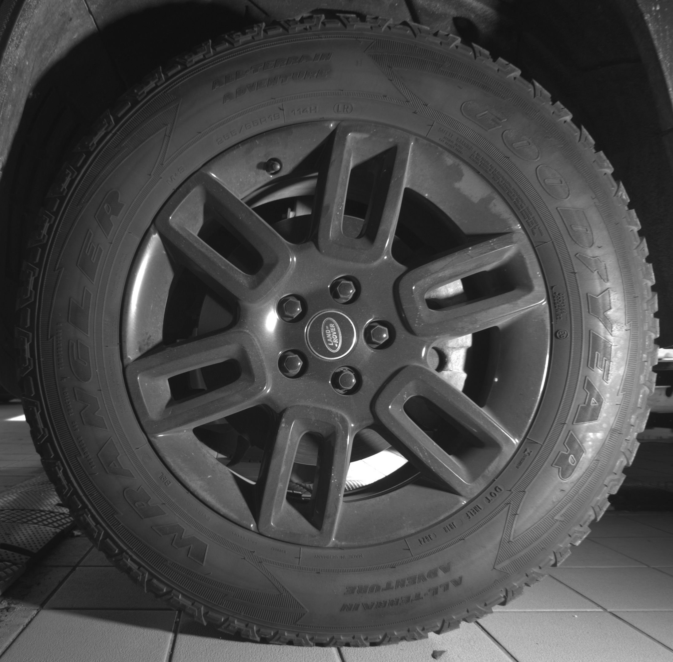 Used 2023 Land Rover Defender 110 S AWD/4WD image 25