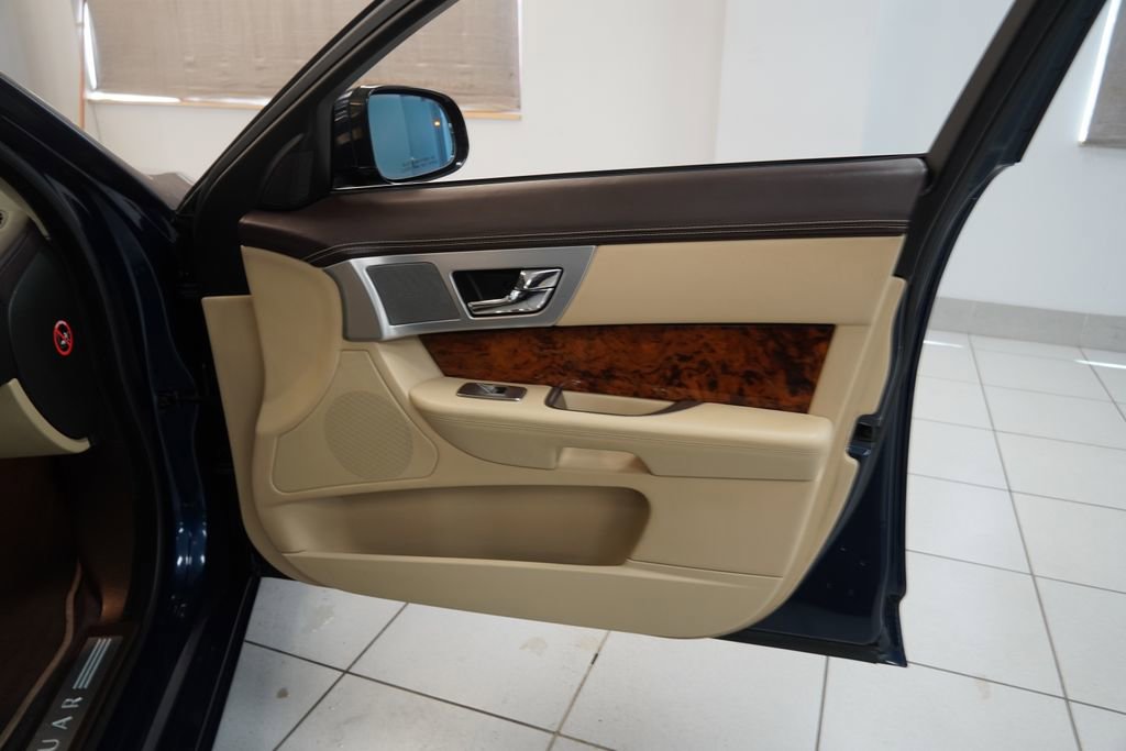 Used 2012 Jaguar XF Portfolio image 27