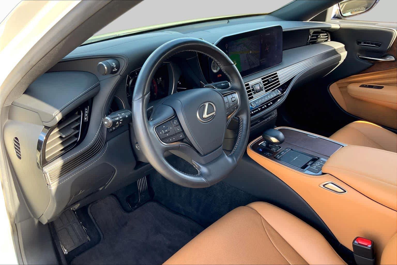 Used 2021 Lexus LS 500 w/ Accessory Package (Z2) RWD image 17