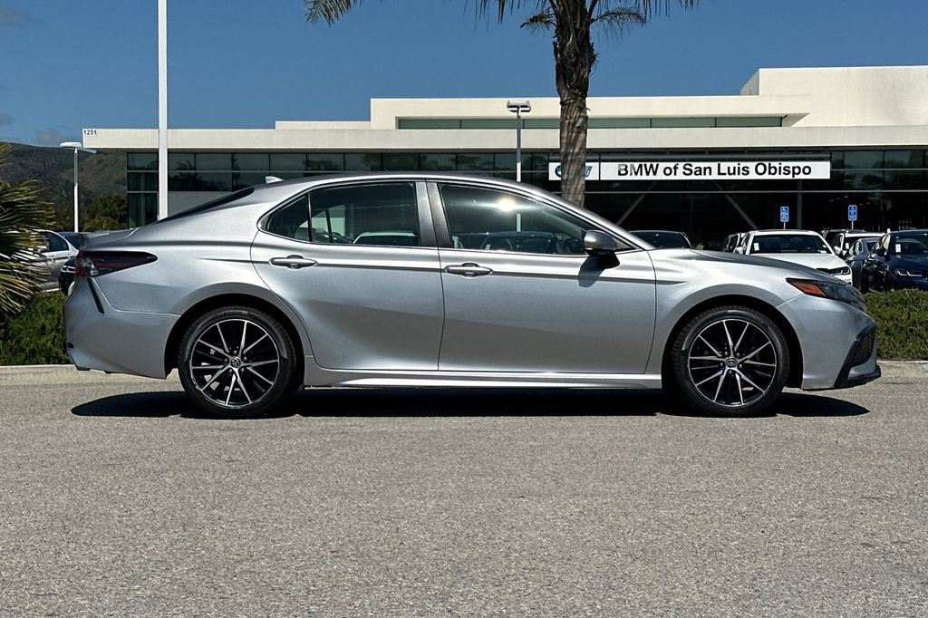 Used 2021 Toyota Camry SE FWD video 2