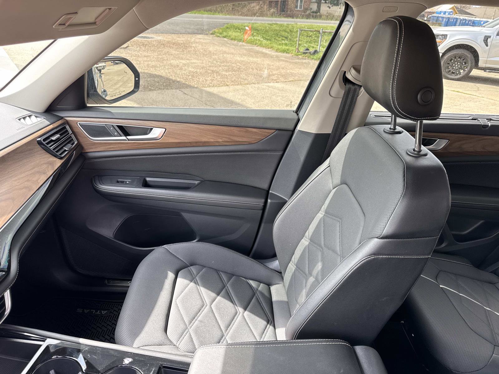 Used 2024 Volkswagen Atlas SE image 14