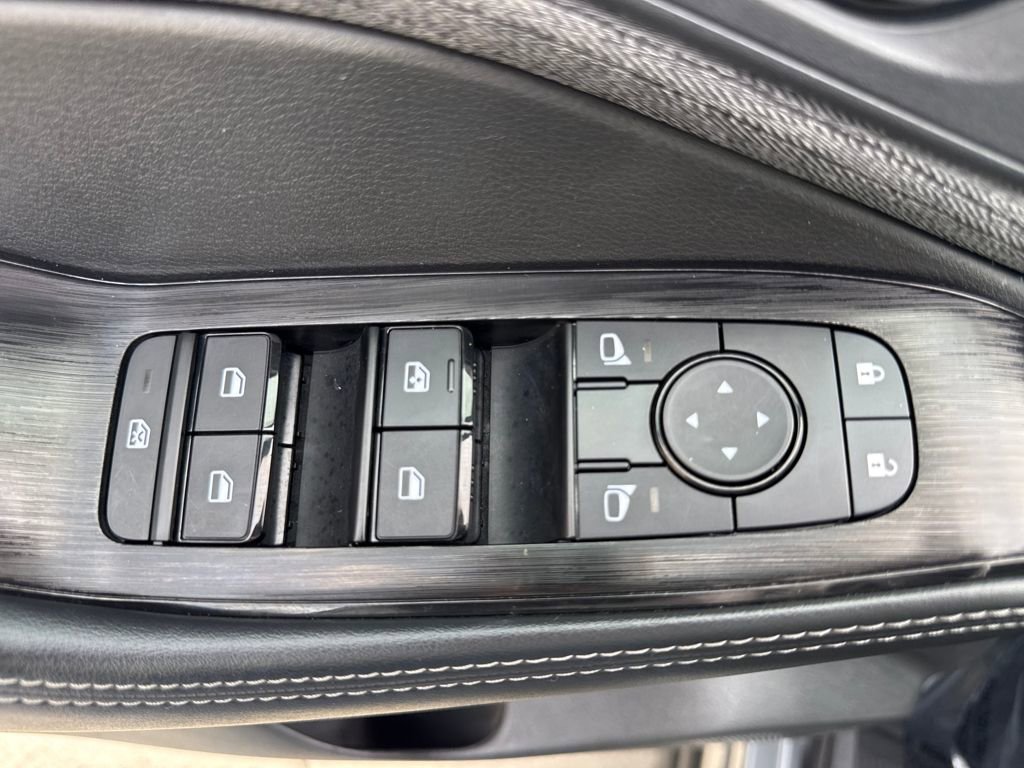 Used 2023 Nissan Rogue SV image 15