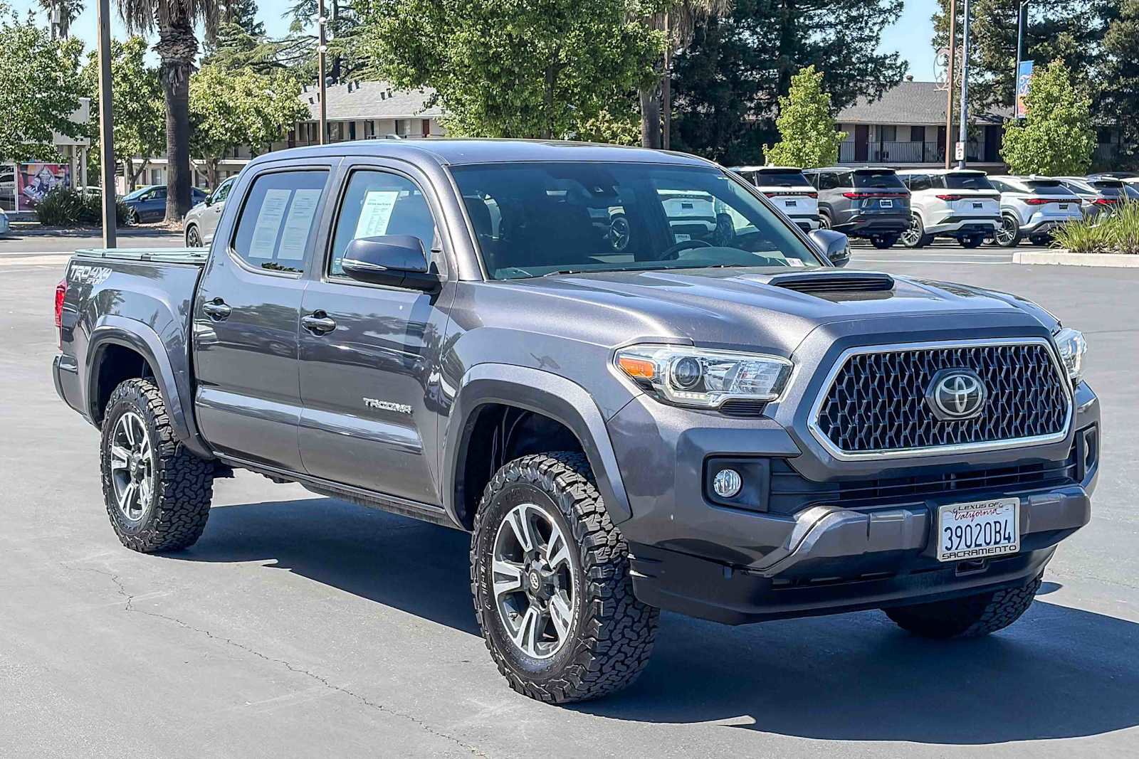 Used 2018 Toyota Tacoma TRD Sport w/ Technology Package image 5