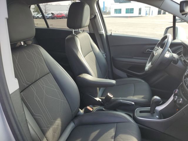 Used 2022 Chevrolet Trax LT w/ LT Convenience Package image 26