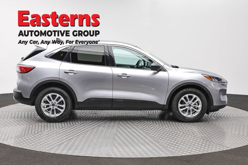 Used 2022 Ford Escape SE FWD image 4