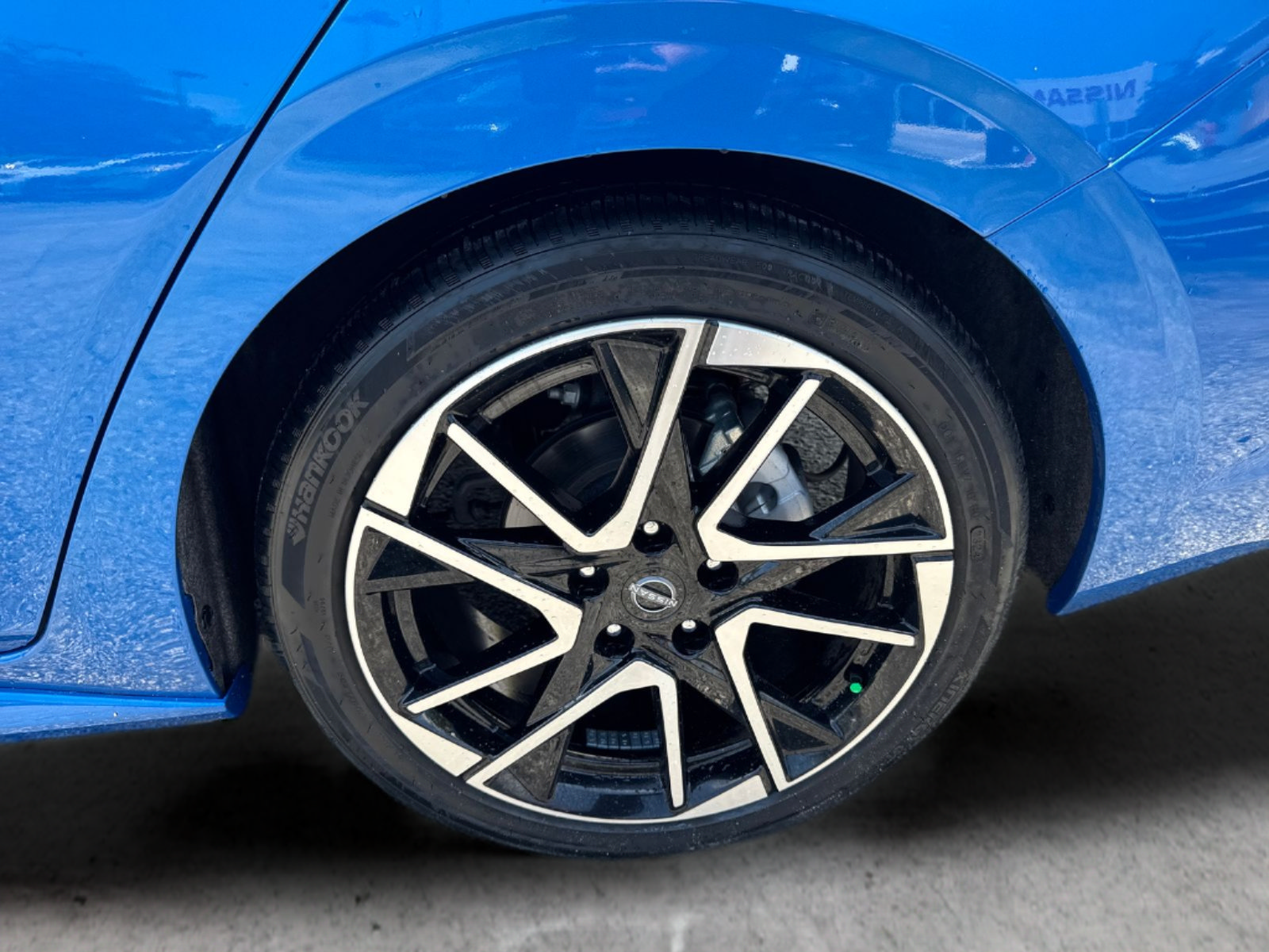 Certified 2025 Nissan Sentra SR FWD image 40