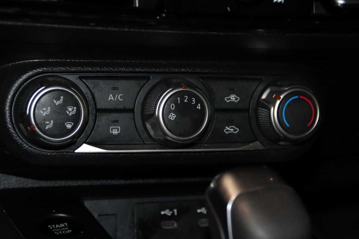 Used 2025 Nissan Kicks SV AWD/4WD image 35