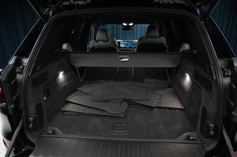 Used 2024 BMW X5 xDrive40i w/ M Sport Package AWD/4WD image 32