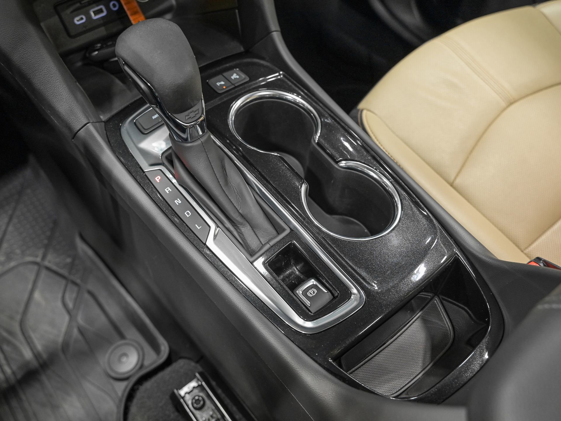 Used 2023 Chevrolet Equinox Premier image 23