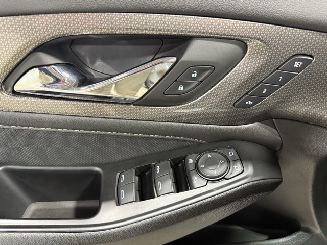 Used 2023 Chevrolet Traverse Premier image 8