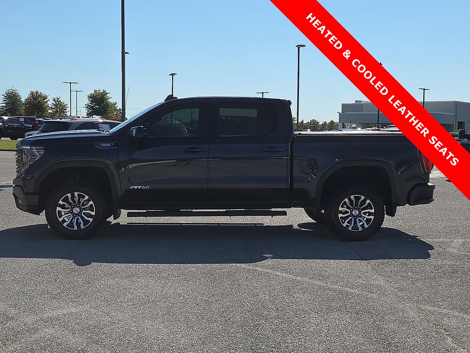 Used 2022 GMC Sierra 1500 AT4 w/ AT4 Preferred Package image 3