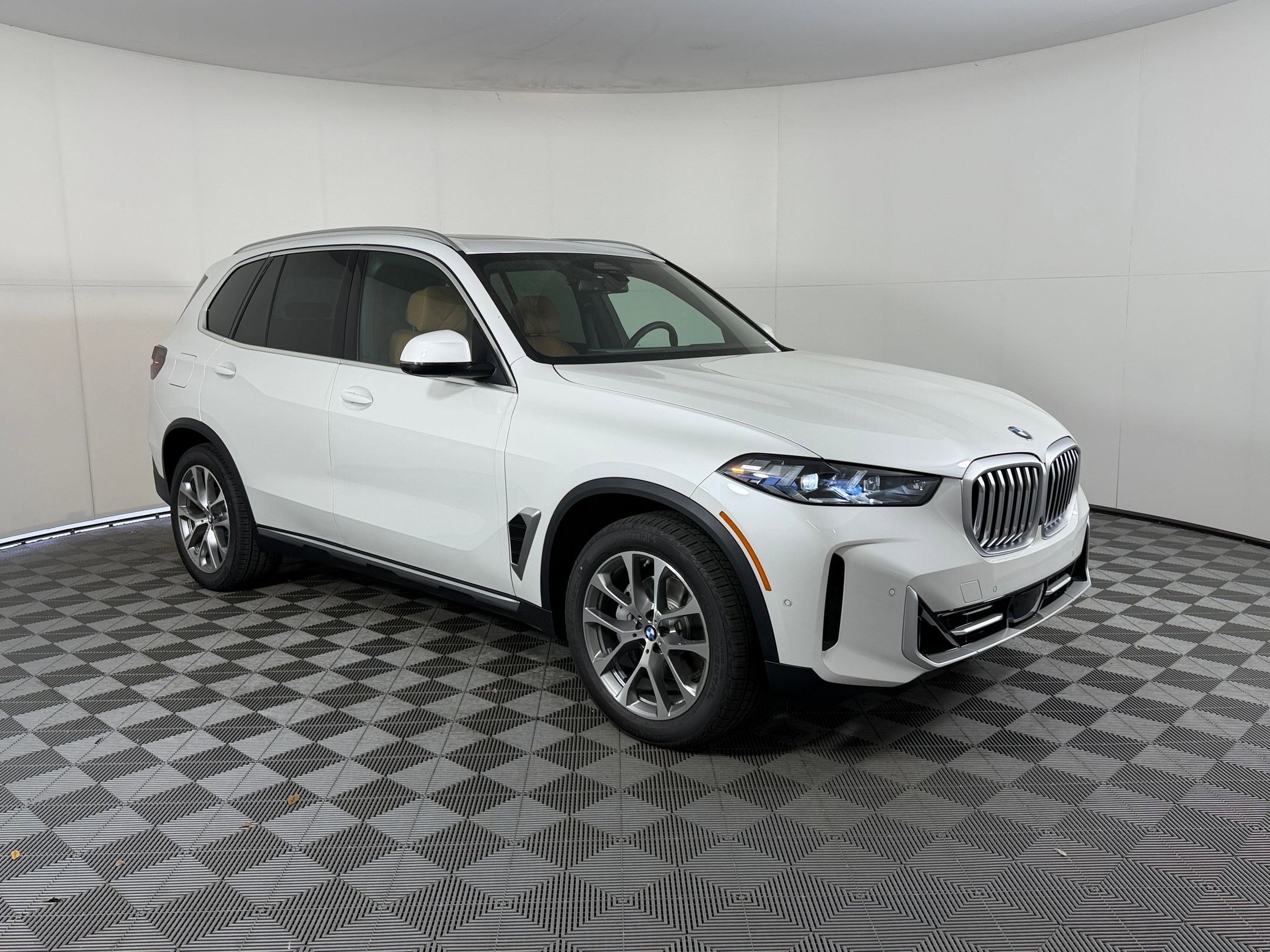 New 2026 BMW X5 xDrive40i w/ Climate Comfort Package image 7