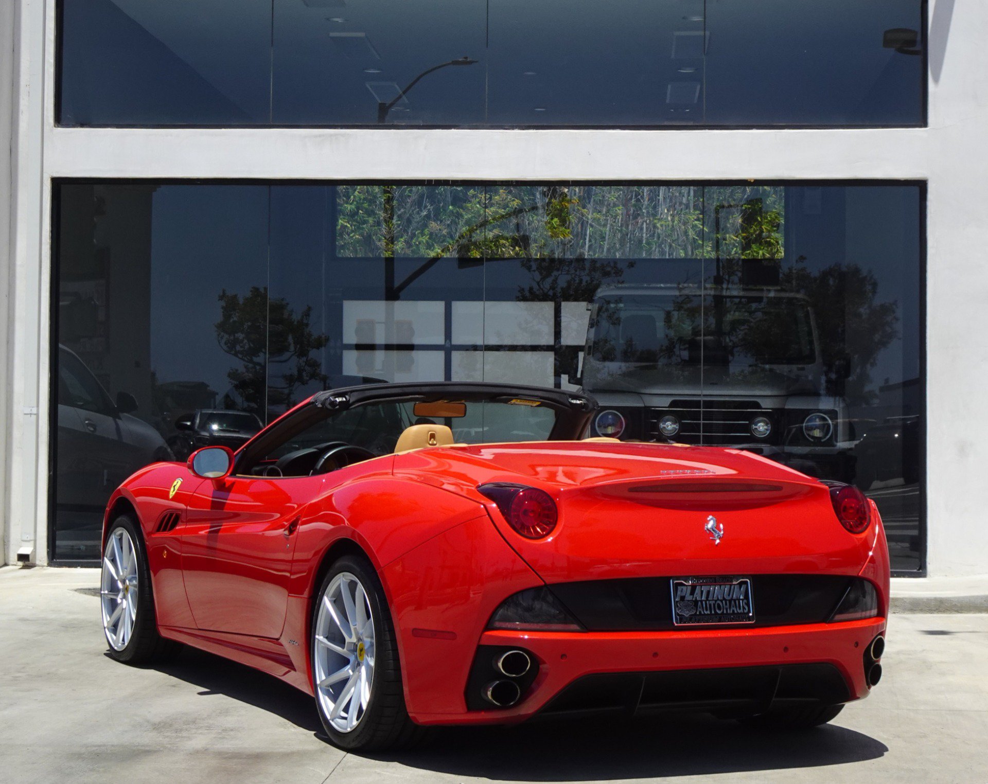 Used 2010 Ferrari California RWD image 5