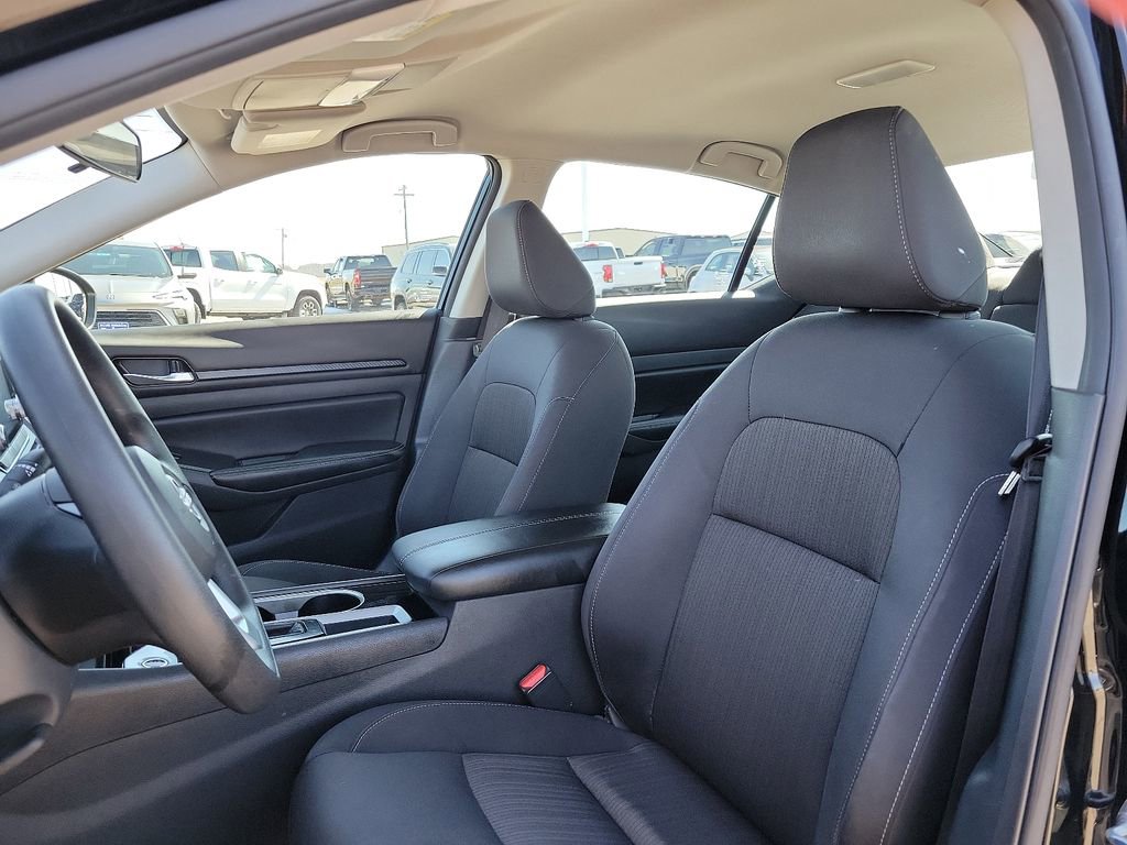 Used 2024 Nissan Altima 2.5 SV image 11