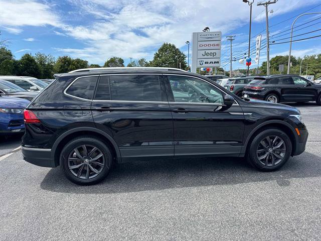Used 2022 Volkswagen Tiguan SE image 2