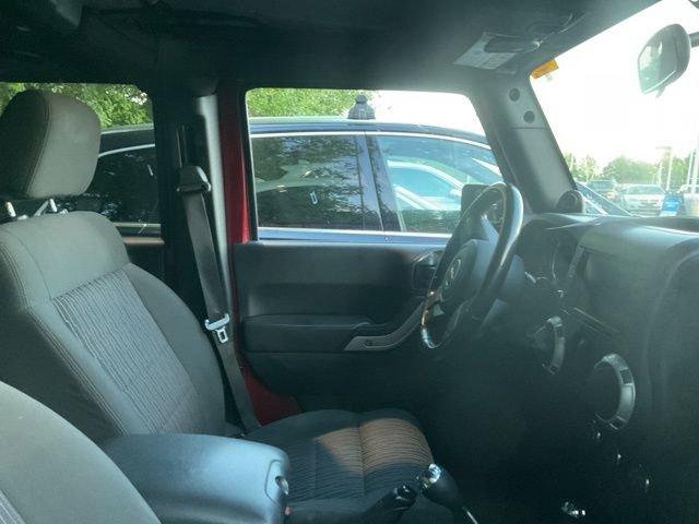 Used 2012 Jeep Wrangler Unlimited Sahara w/ Max Tow Pkg AWD/4WD image 3