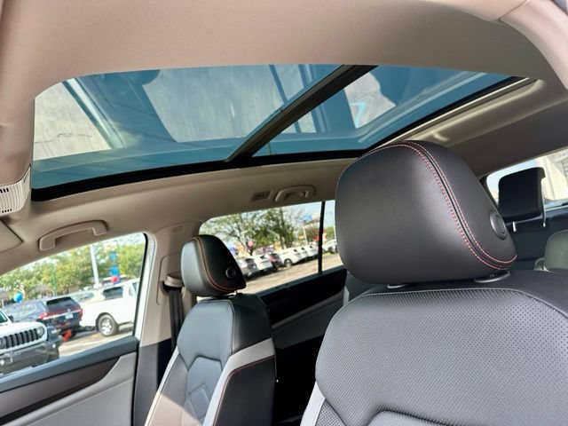 Used 2024 Volkswagen Atlas Peak Edition SEL AWD/4WD image 15