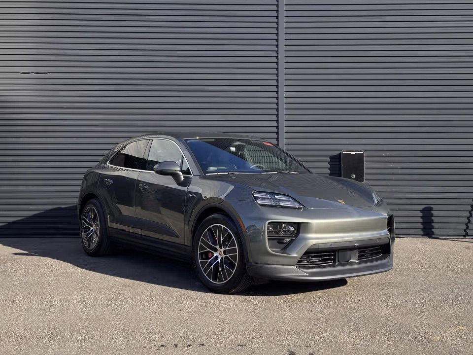 Certified 2025 Porsche Macan 4S Electric image 10