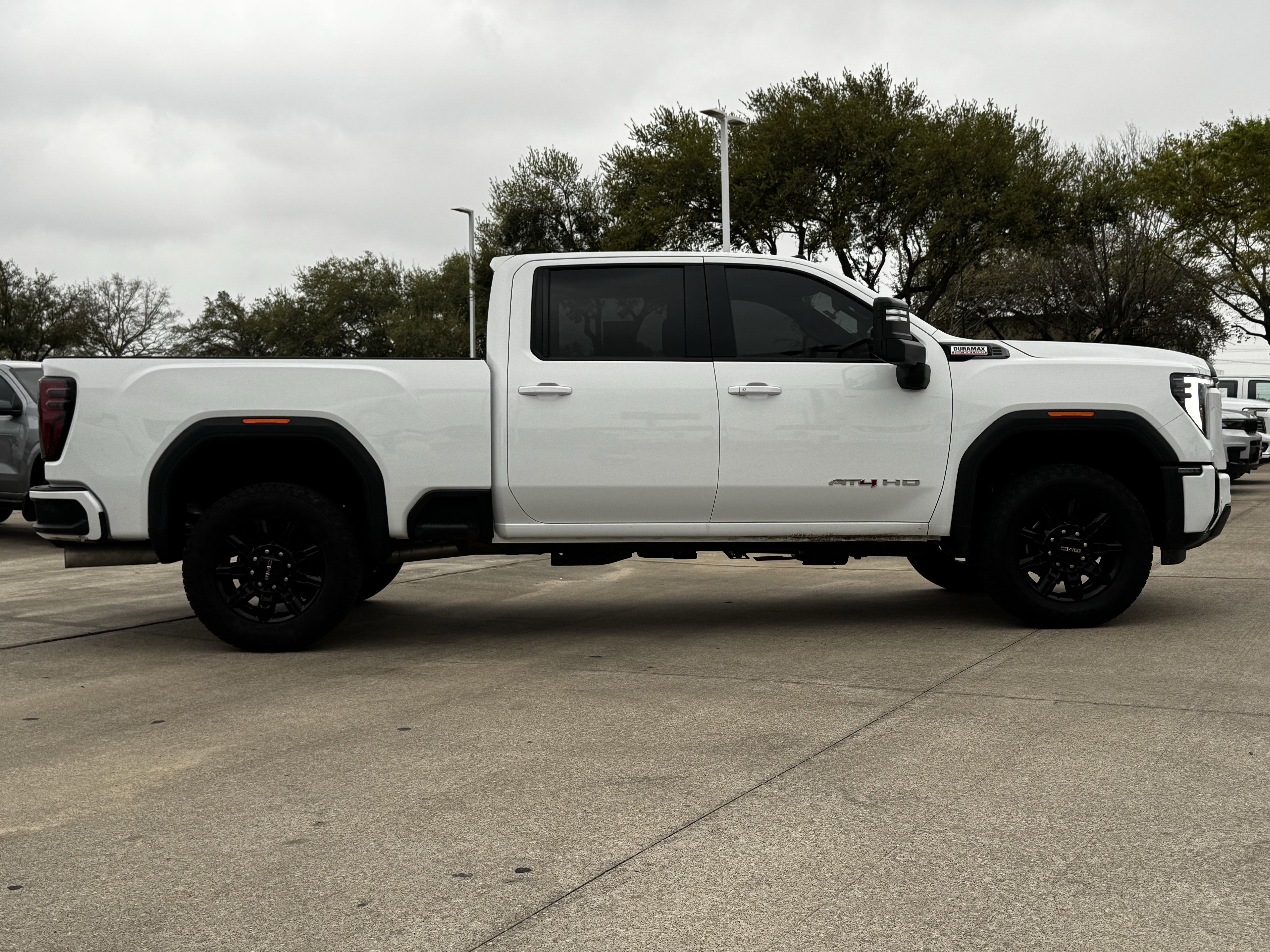 Used 2025 GMC Sierra 2500 AT4 image 7