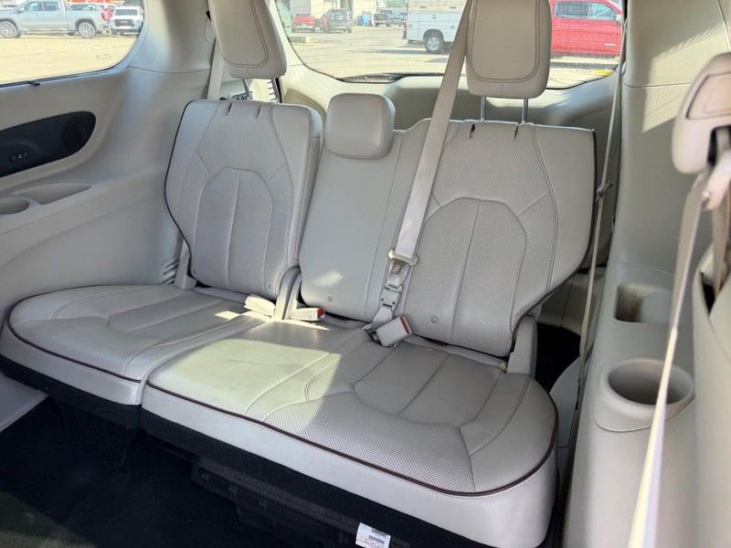 Used 2020 Chrysler Pacifica Limited FWD image 8