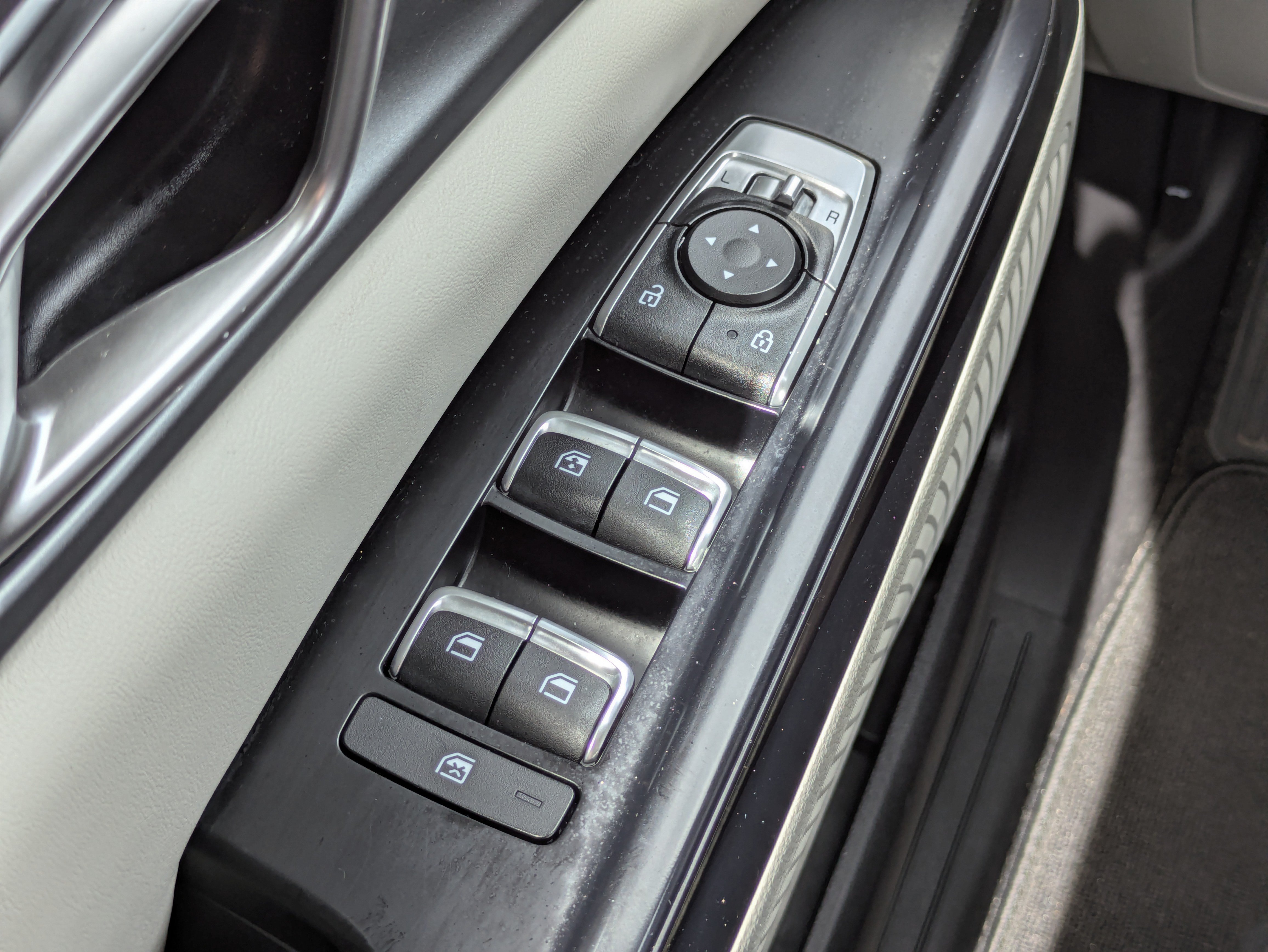 Certified 2024 Kia Carnival LX FWD image 22
