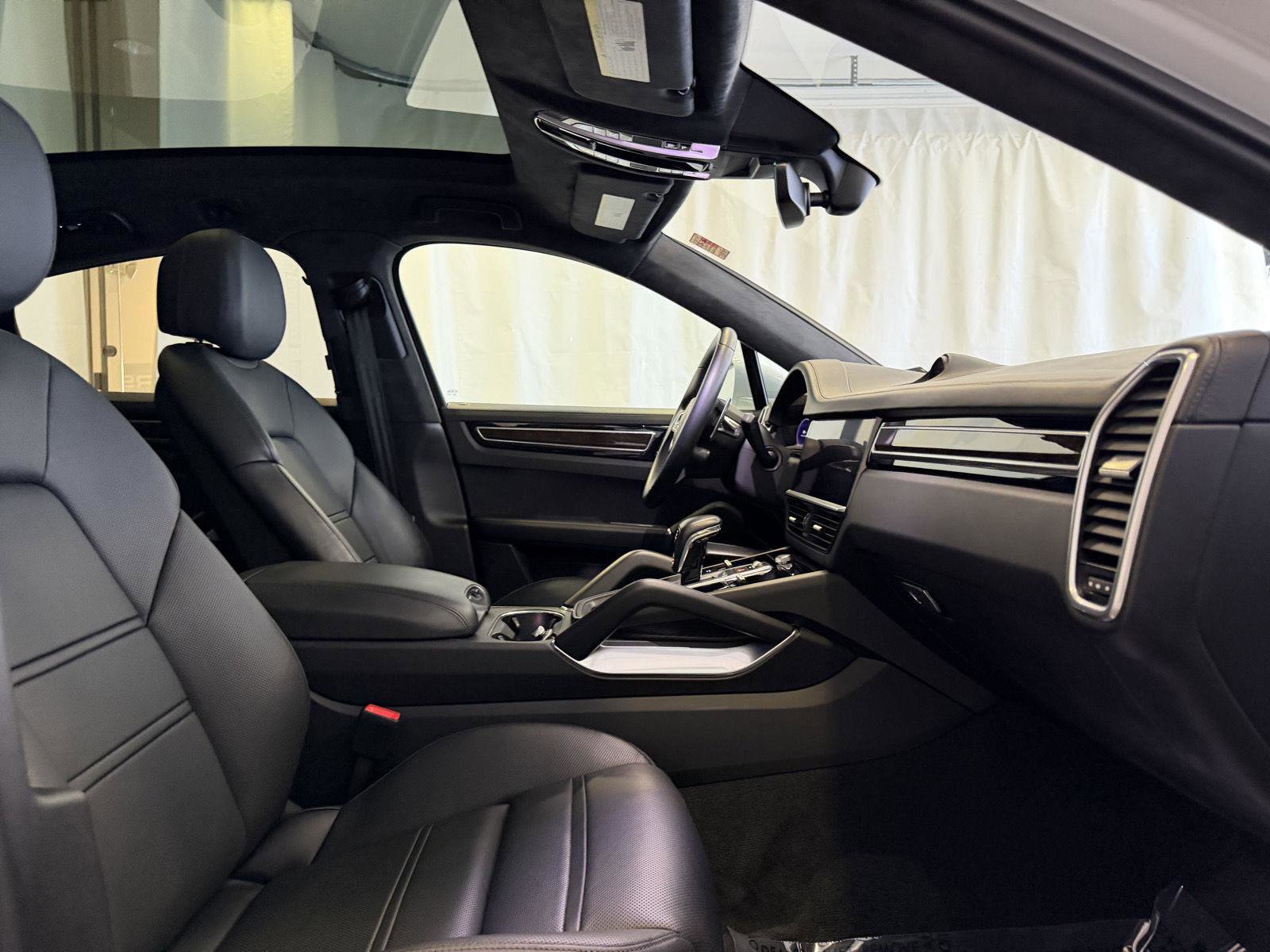 Certified 2023 Porsche Cayenne Turbo image 16