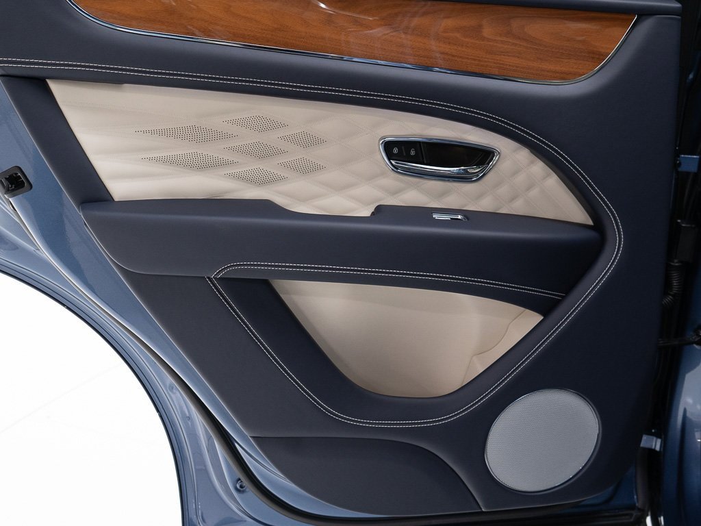 Used 2025 Bentley Bentayga image 22