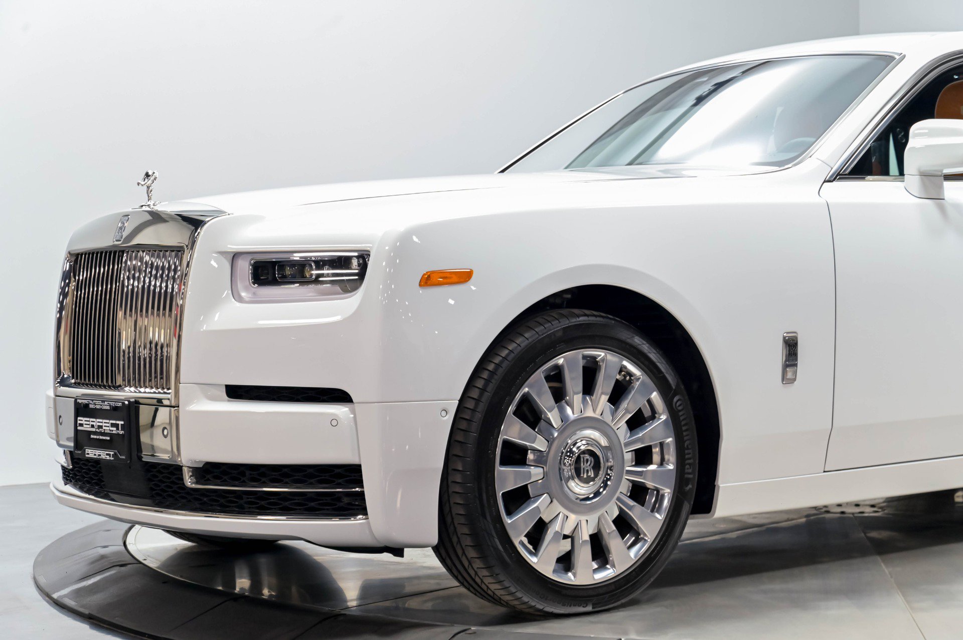 Used 2022 Rolls-Royce Phantom Sedan w/ The Phantom Package RWD image 5