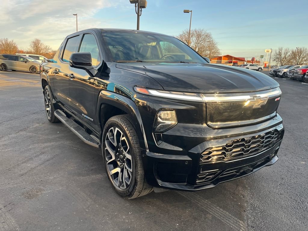 Used 2025 Chevrolet Silverado EV RST image 7