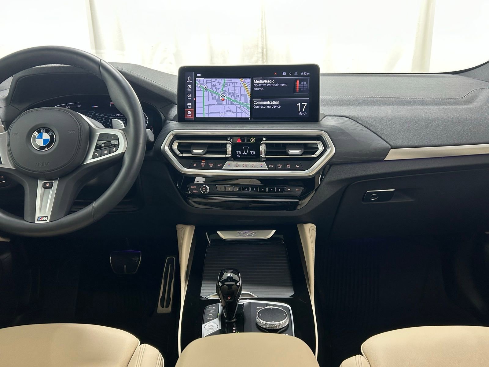 Used 2025 BMW X4 xDrive30i w/ M Sport Package AWD/4WD image 9