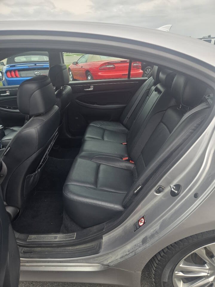 Used 2012 Hyundai Genesis 3.8 w/ Premium Pkg RWD image 12