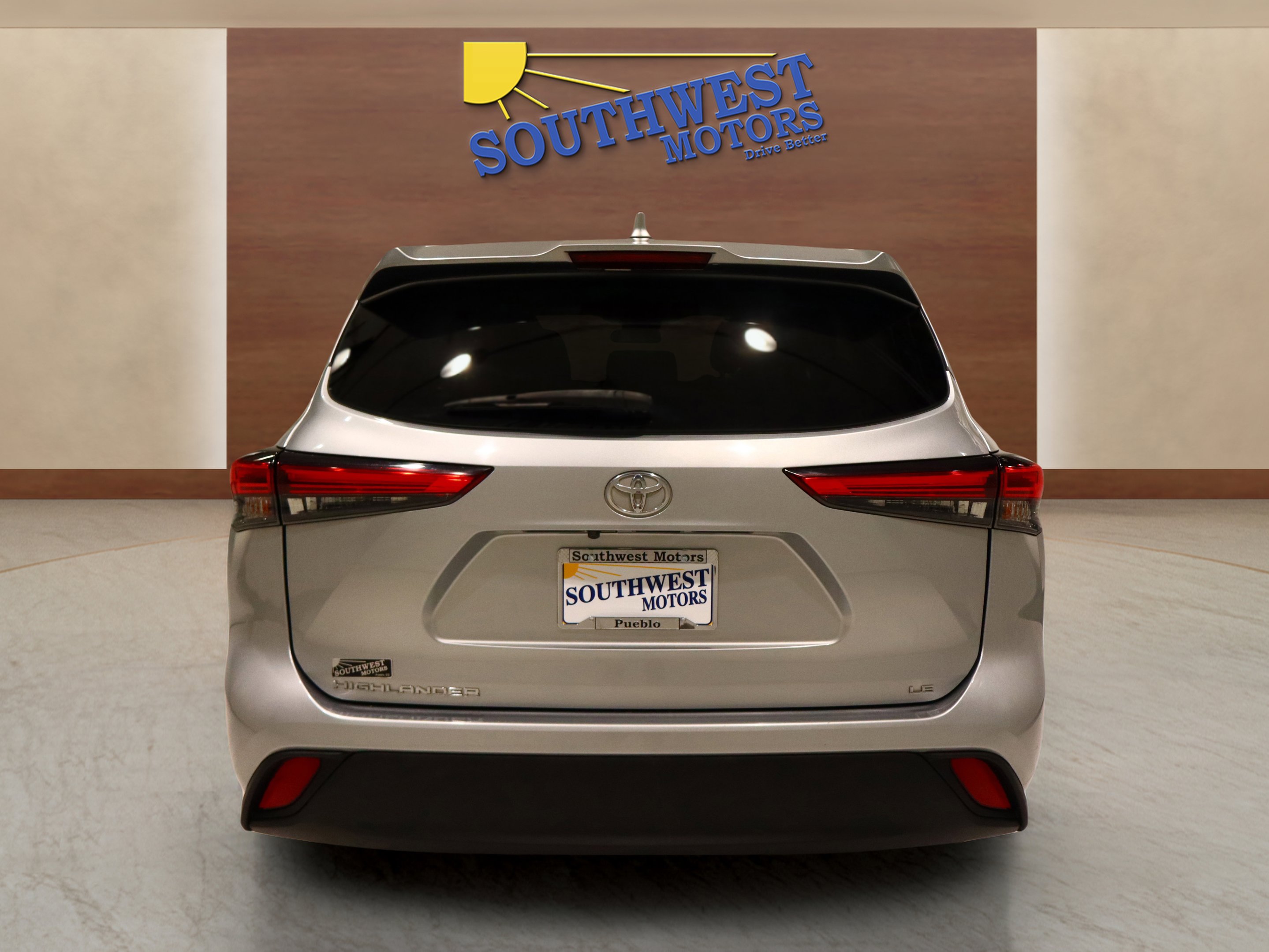 Used 2020 Toyota Highlander LE image 3