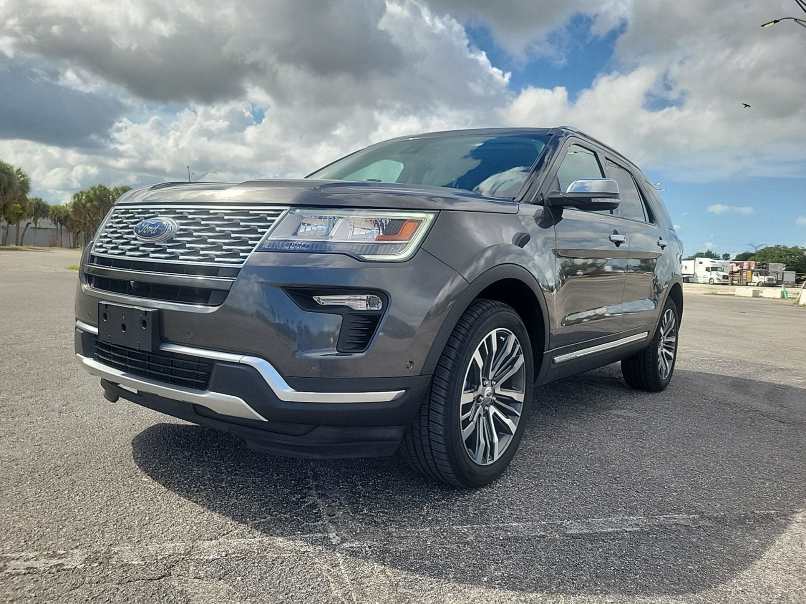 Used 2018 Ford Explorer Platinum AWD/4WD image 2