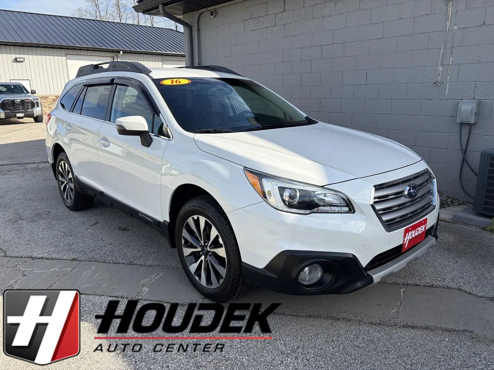 Used 2016 Subaru Outback 3.6R Limited w/ Popular Package #4 AWD/4WD image 1