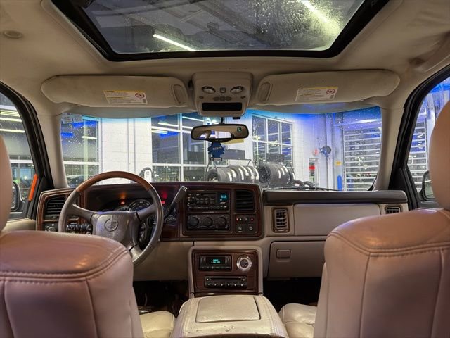Used 2002 Cadillac Escalade EXT image 16