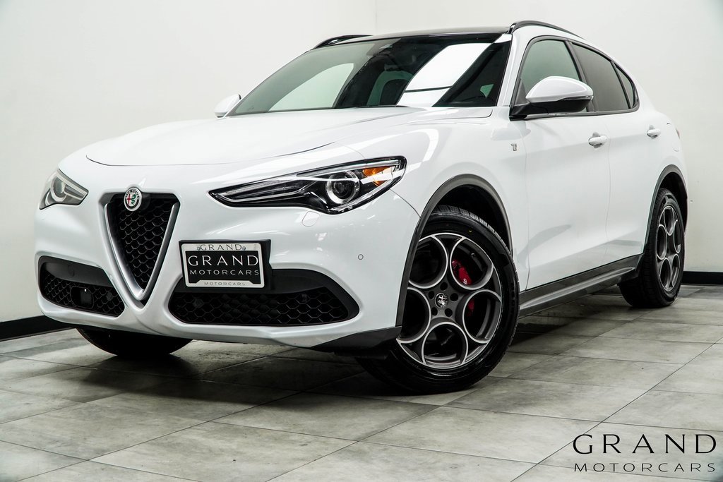 Used 2022 Alfa Romeo Stelvio Ti image 1