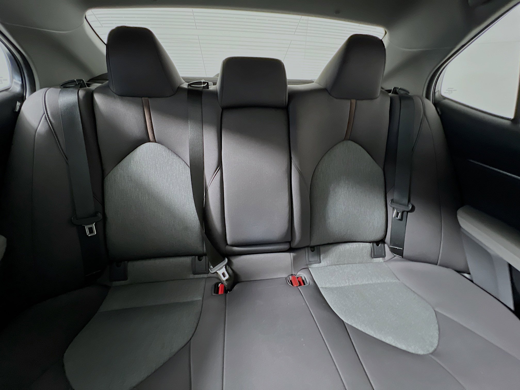 Used 2018 Toyota Camry LE image 33