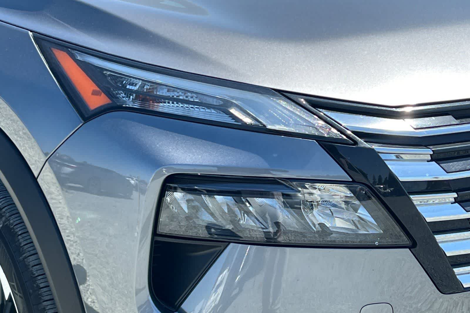 Used 2025 Nissan Rogue SV w/ SV Premium Package FWD image 34