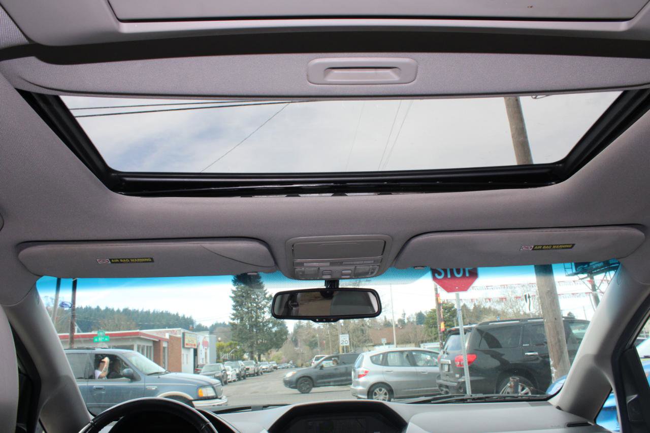 Used 2012 Honda Odyssey Touring Elite image 12