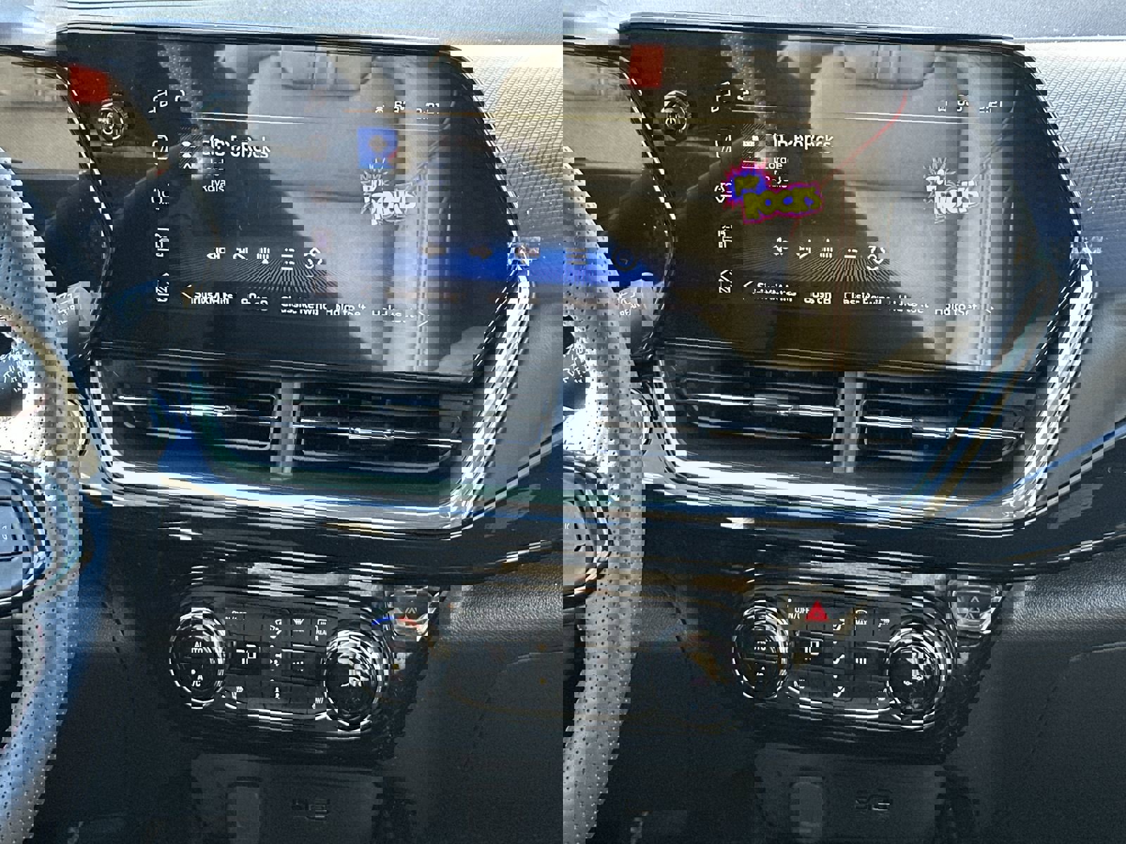 Certified 2025 Chevrolet Trax RS image 25