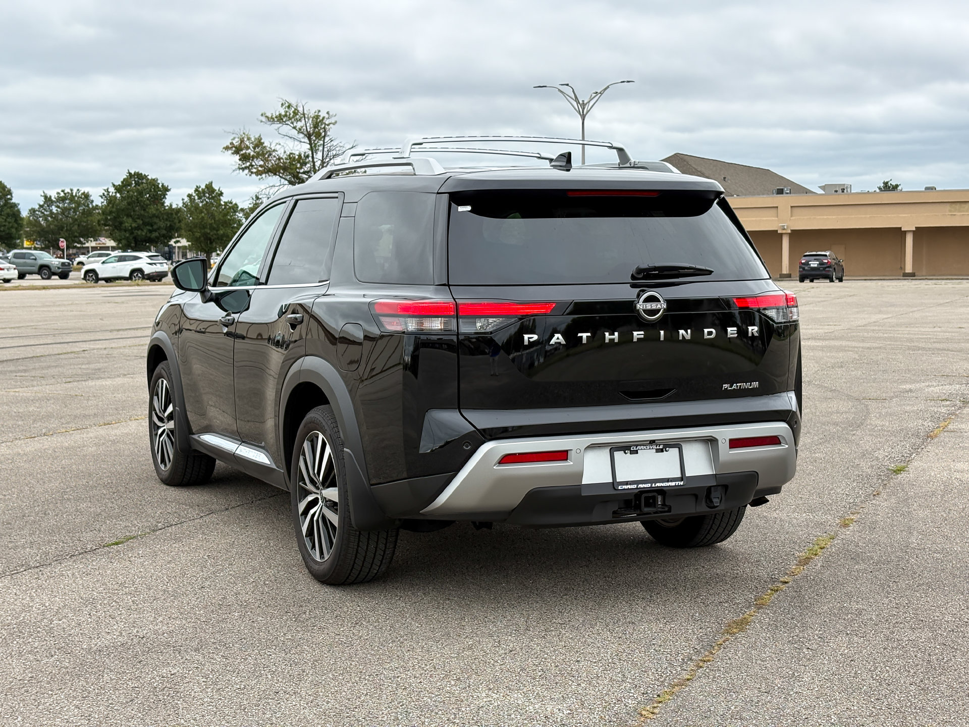 Used 2025 Nissan Pathfinder Platinum FWD image 6