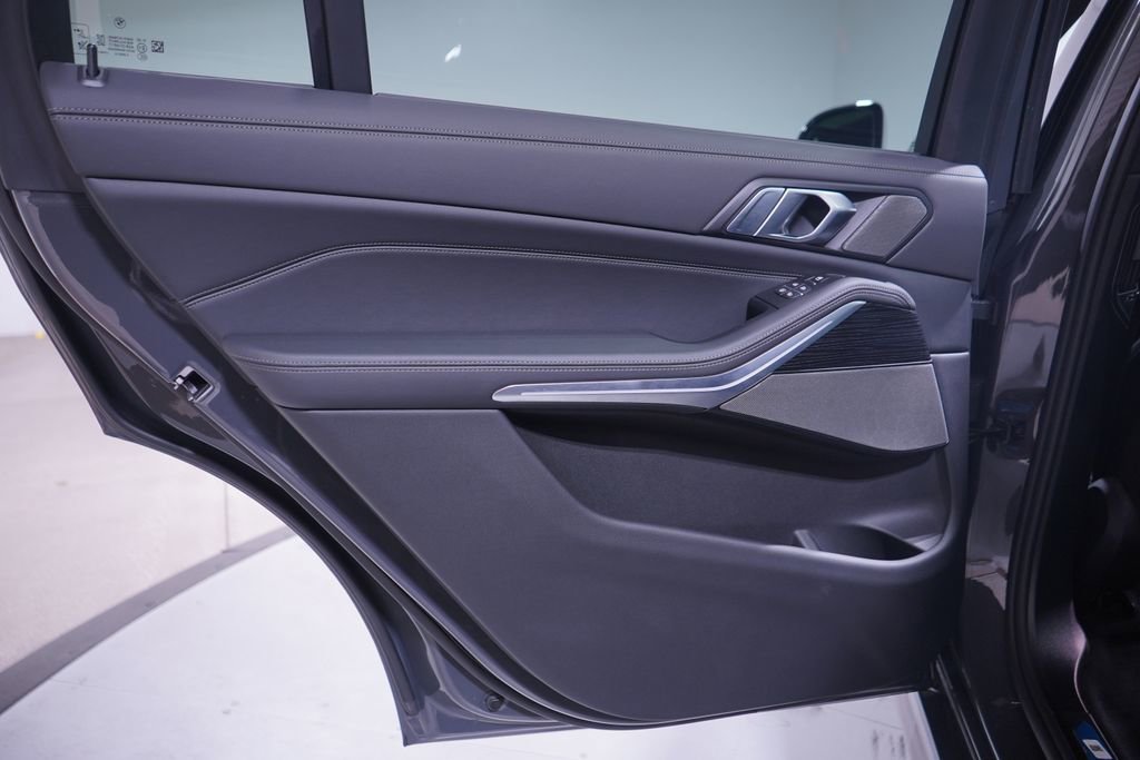 Used 2026 BMW X7 xDrive40i w/ M Sport Package AWD/4WD image 15