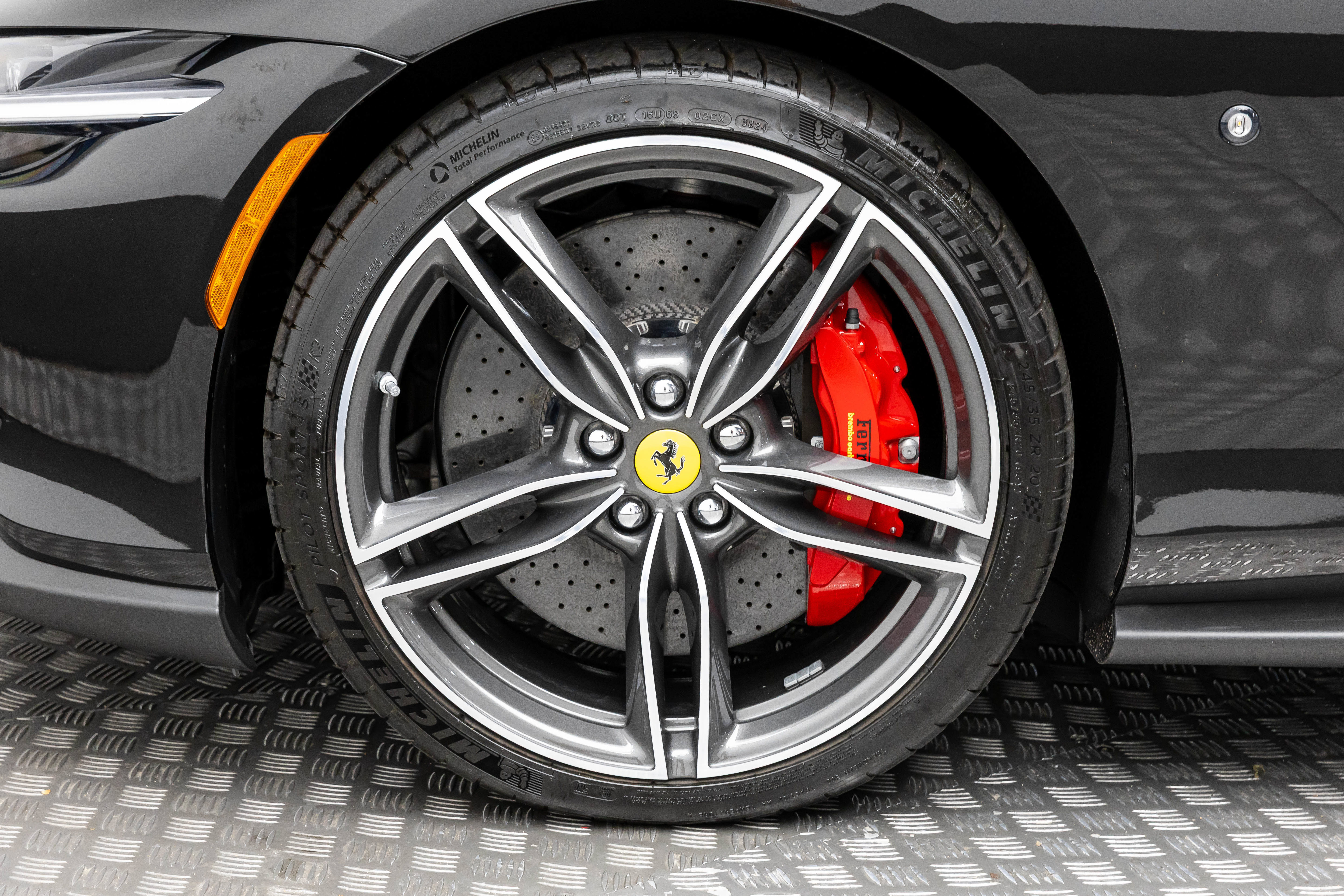 Used 2025 Ferrari Roma Spider RWD image 22